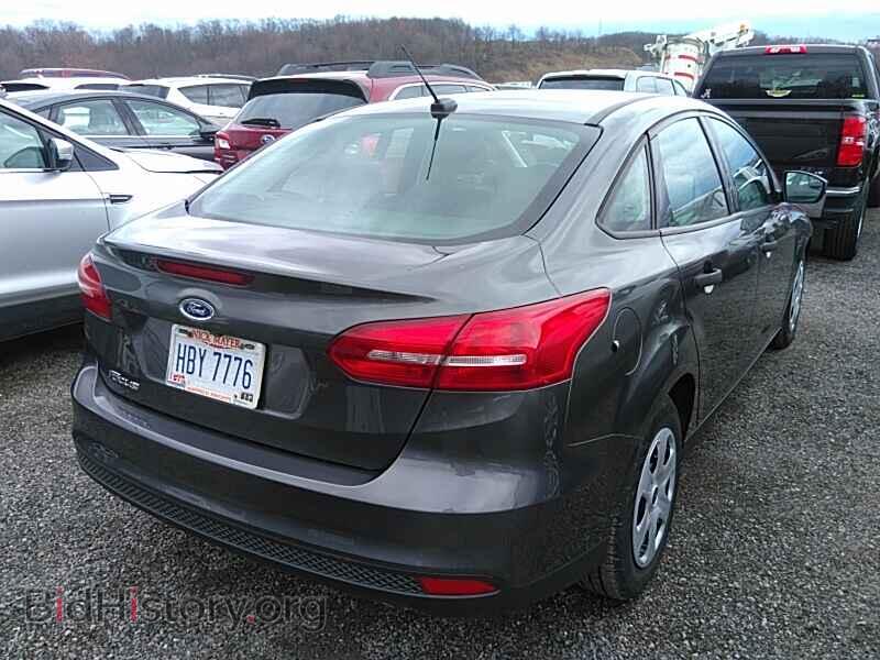 2017 Ford Focus - VIN: 1FADP3E2XHL209285 - Фото 2