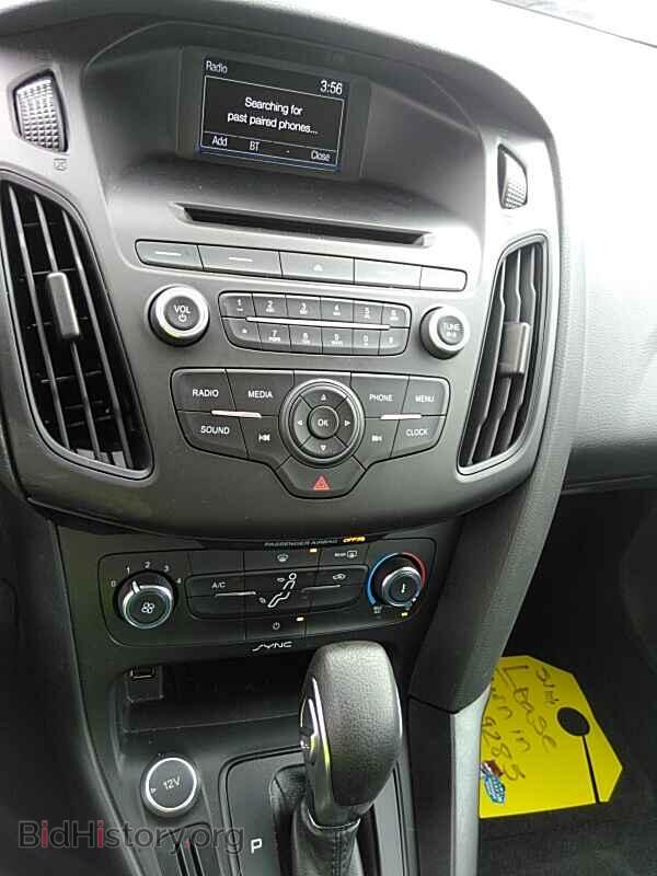 2017 Ford Focus - VIN: 1FADP3E2XHL209285 - Фото 4