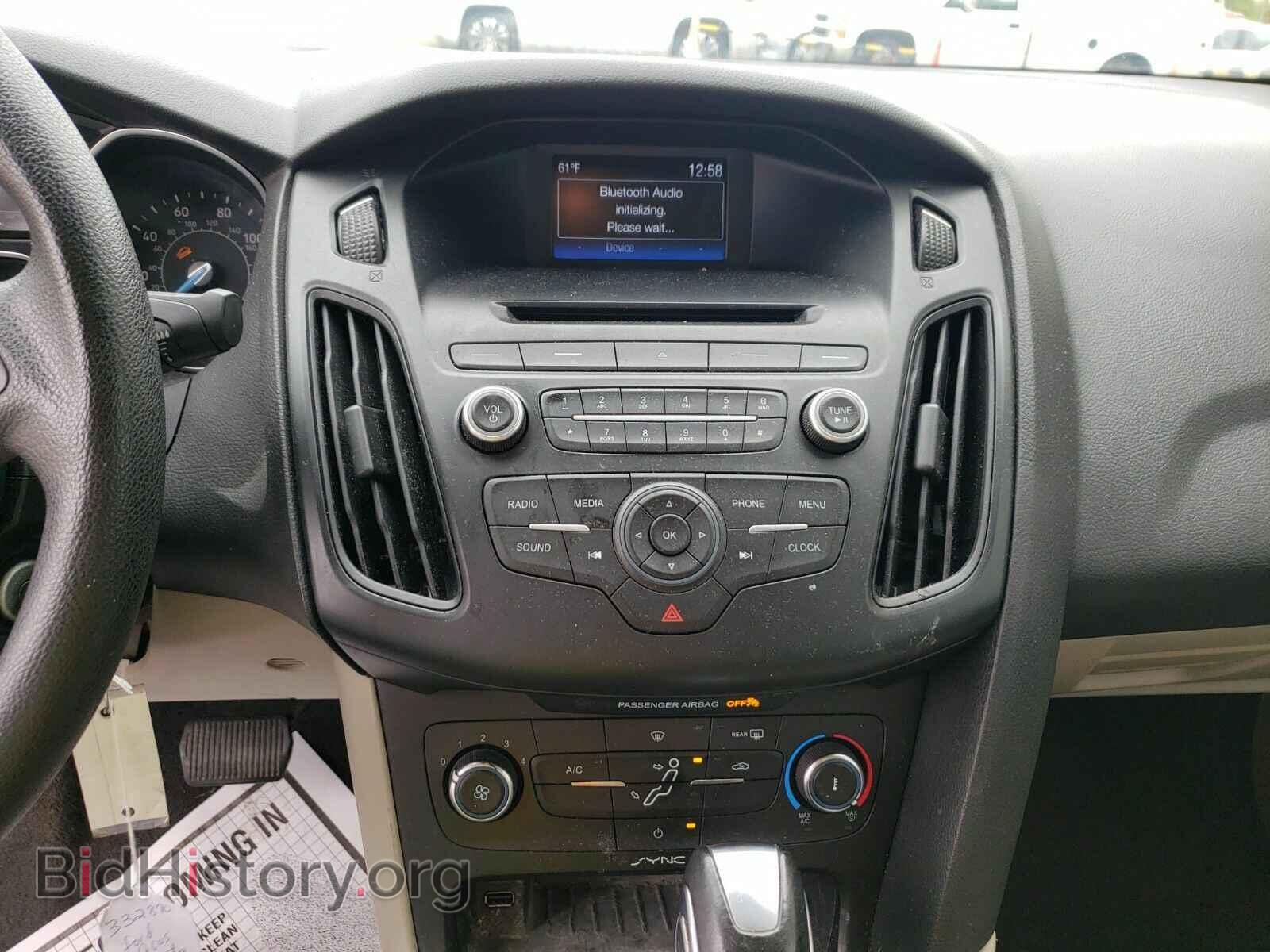 2015 Ford Focus - VIN: 1FADP3F26FL332870 - Photo 4