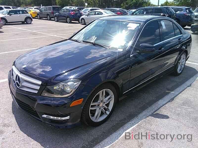 Photo WDDGF4HB0DA779187 - Mercedes-Benz C-Class 2013