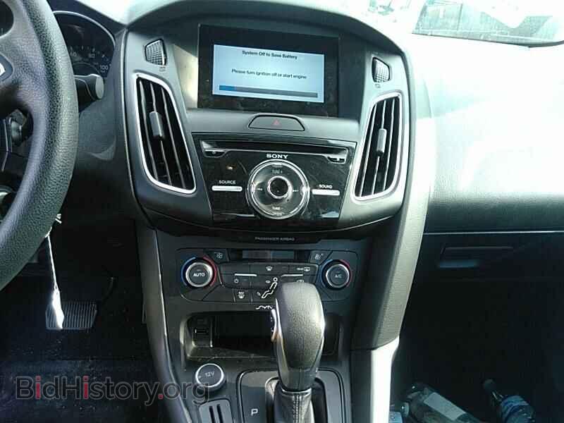 2017 Ford Focus - VIN: 1FADP3H28HL201200 - Фото 4