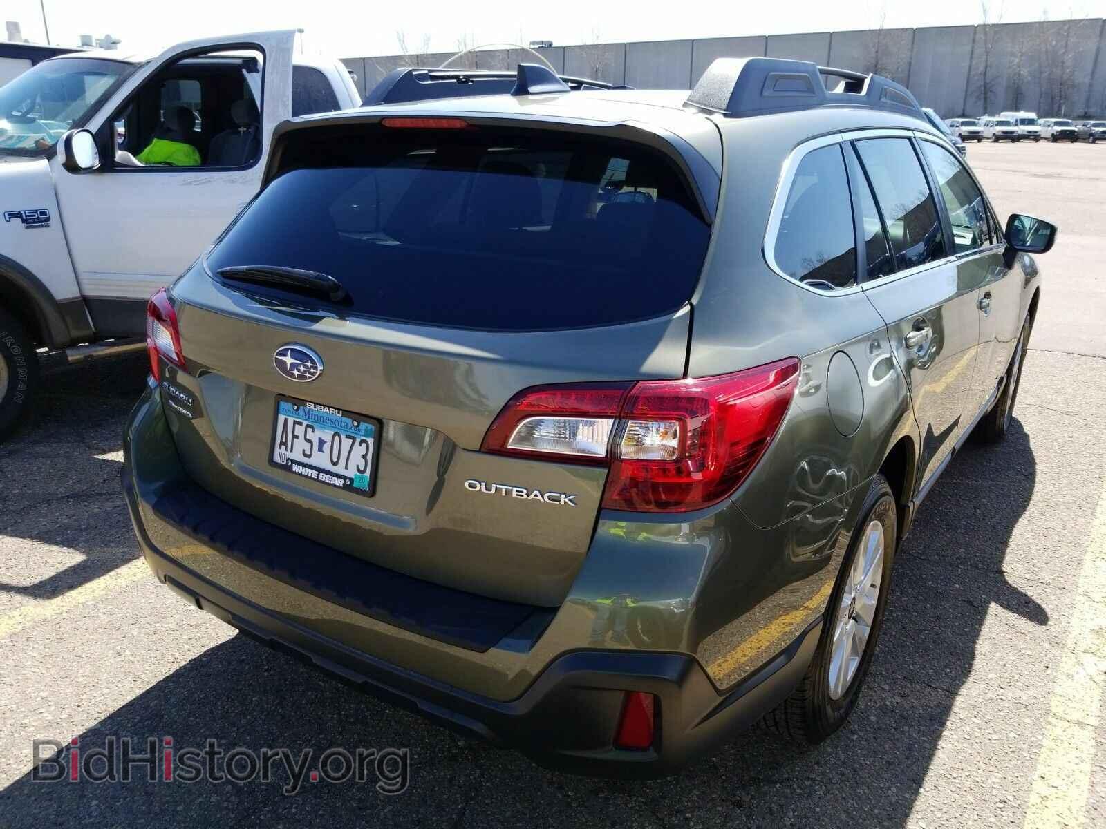 2018 Subaru Outback - VIN: 4S4BSAFCXJ3276093 - Фото 2