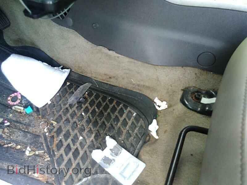 2009 Ford Focus - VIN: 1FAHP37N39W103205 - Photo 25