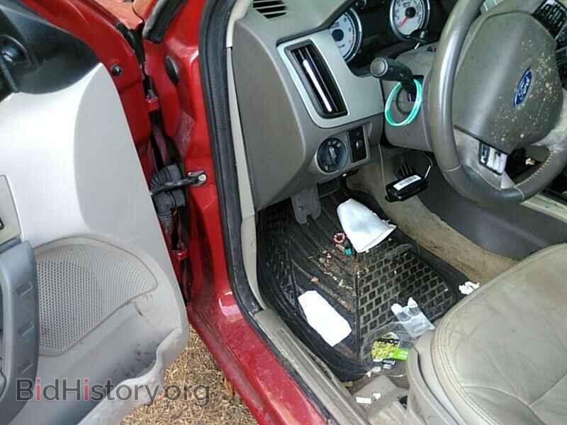 2009 Ford Focus - VIN: 1FAHP37N39W103205 - Photo 10