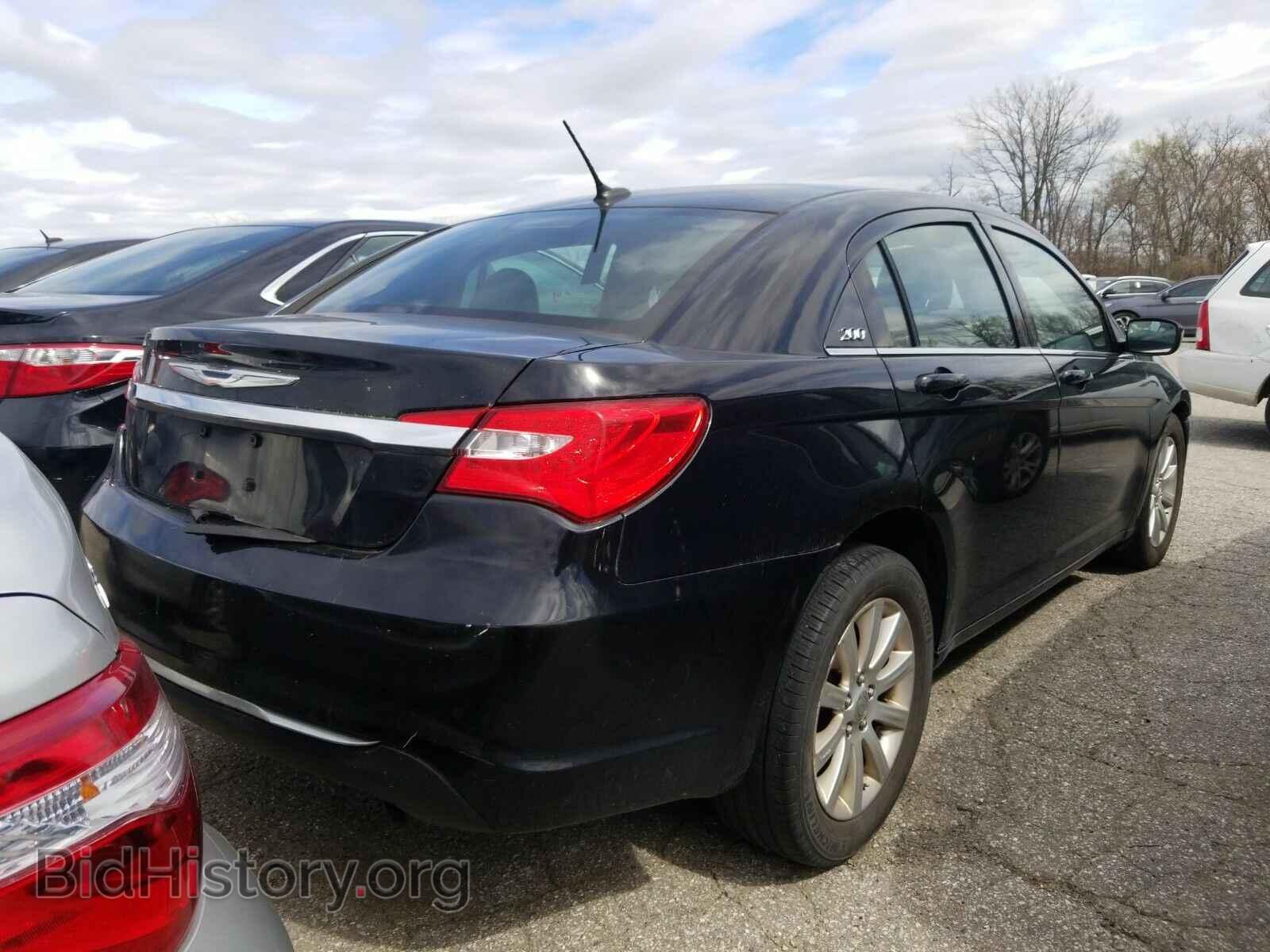 2011 Chrysler 200 - VIN: 1C3BC1FB5BN589622 - Фото 2