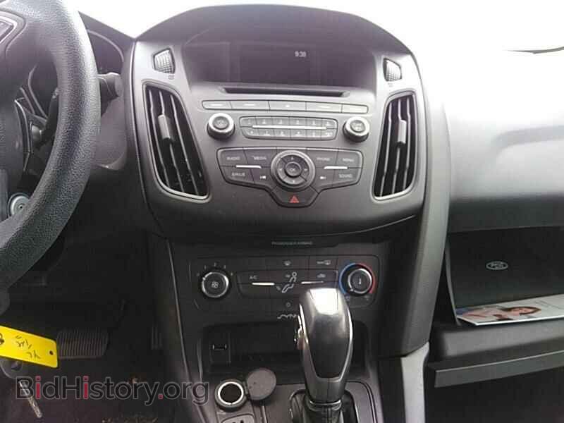 2016 Ford Focus - VIN: 1FADP3F27GL352658 - Photo 4