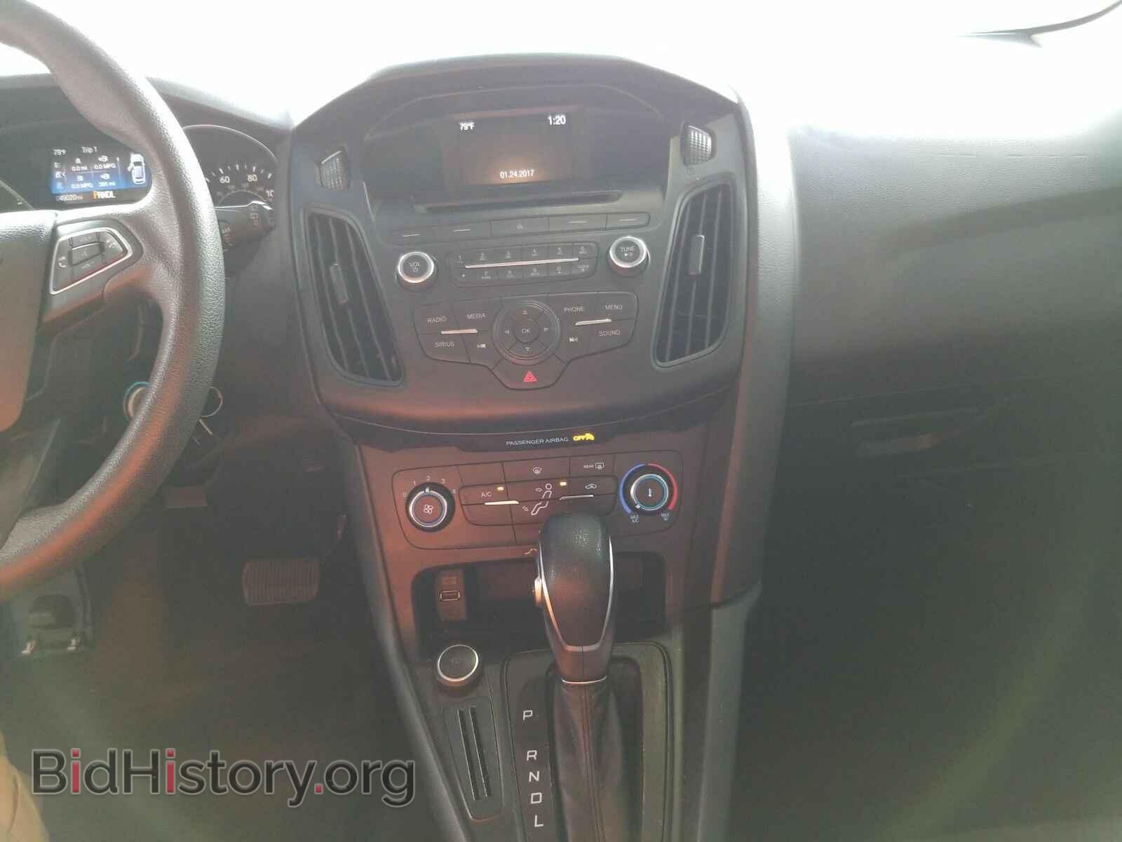 2017 Ford Focus - VIN: 1FADP3K27HL246606 - Photo 4