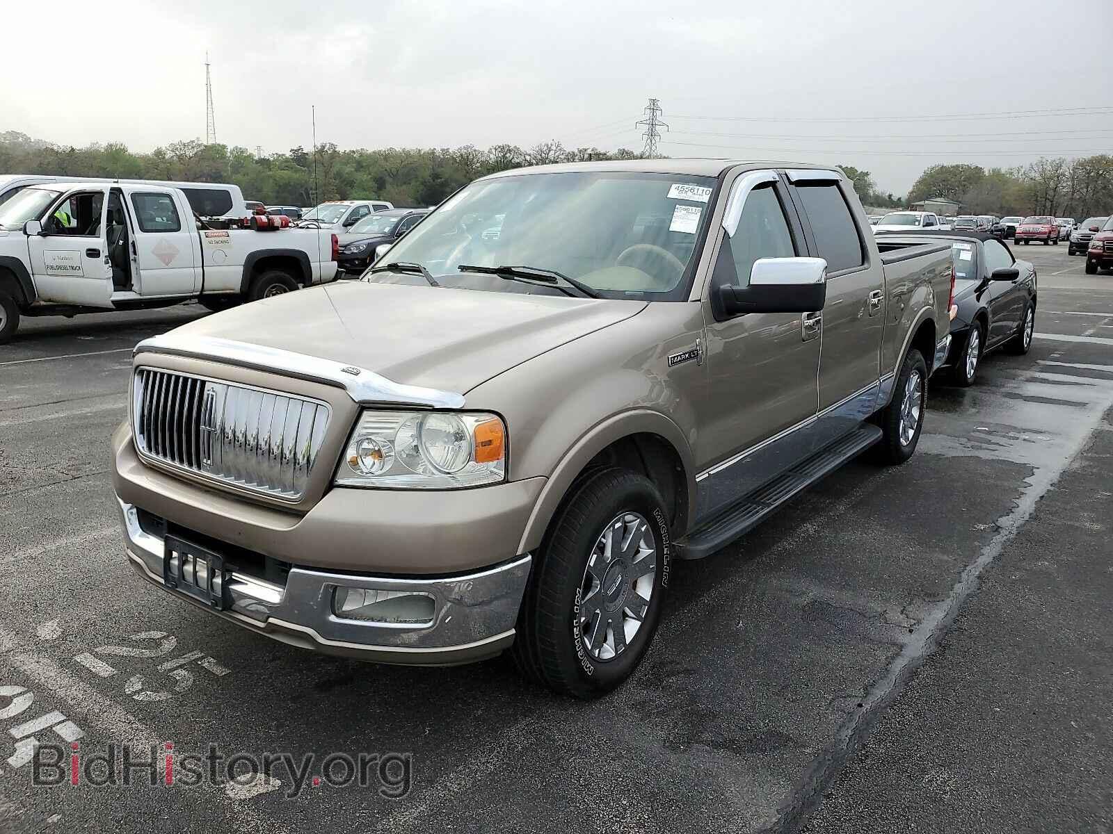 Photo 5LTPW16556FJ10177 - Lincoln Mark LT 2006