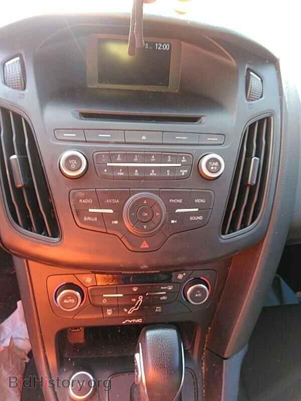 2017 Ford Focus - VIN: 1FADP3FE9HL227740 - Photo 4