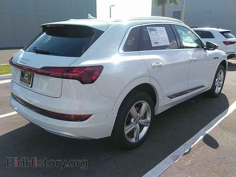 2019 Audi e-tron - VIN: WA1LAAGEXKB010991 - Фото 2