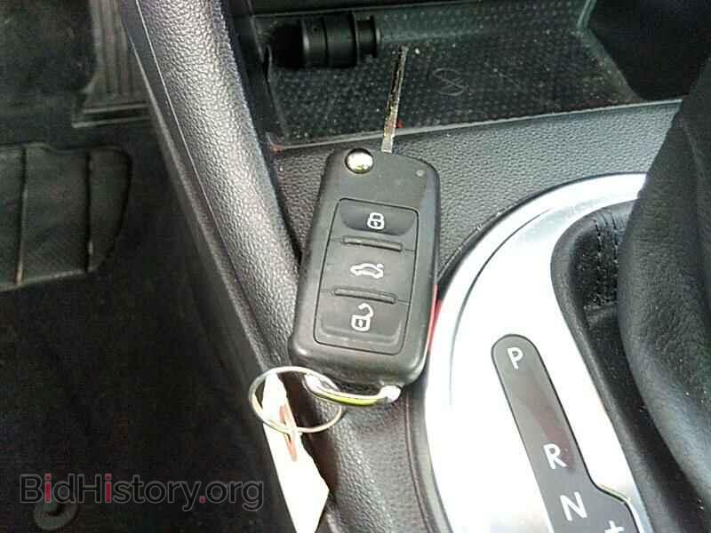 2019 Volkswagen Beetle - VIN: 3VWFD7AT3KM716758 - Фото 8