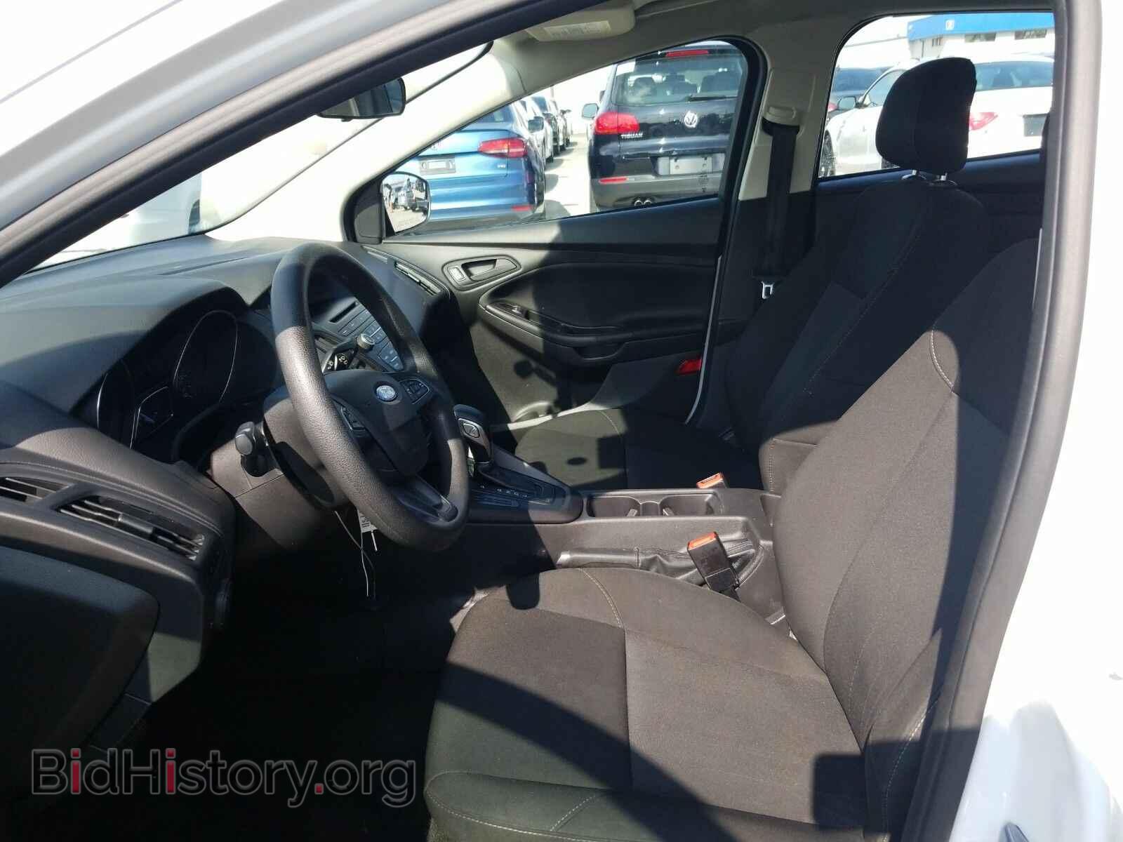 2017 Ford Focus - VIN: 1FADP3E29HL346010 - Фото 3