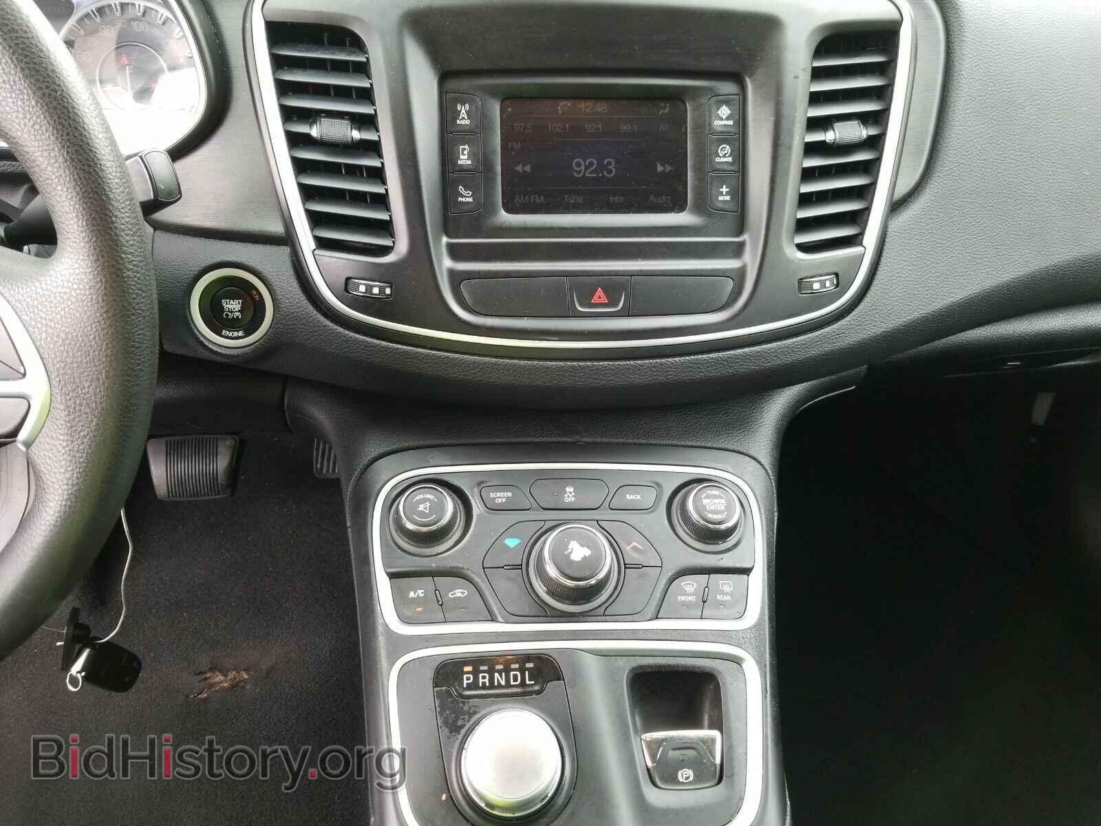 2016 Chrysler 200 - VIN: 1C3CCCAB2GN137674 - Фото 4