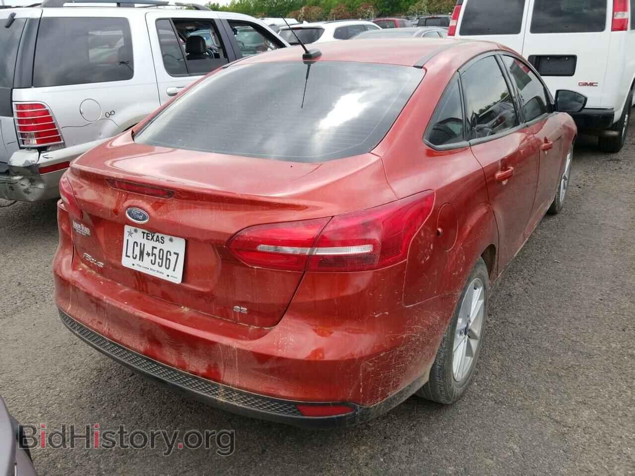 2018 Ford Focus - VIN: 1FADP3F27JL259341 - Фото 2
