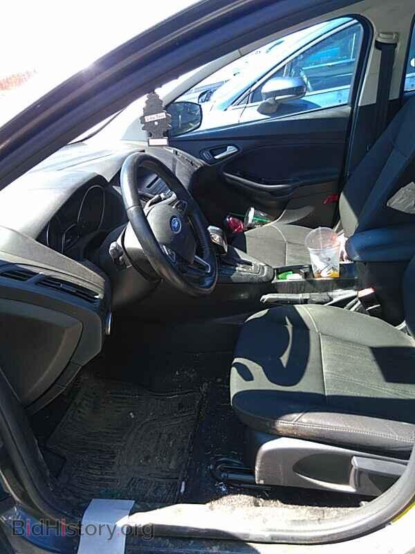 2016 Ford Focus - VIN: 1FADP3F2XGL262002 - Photo 3