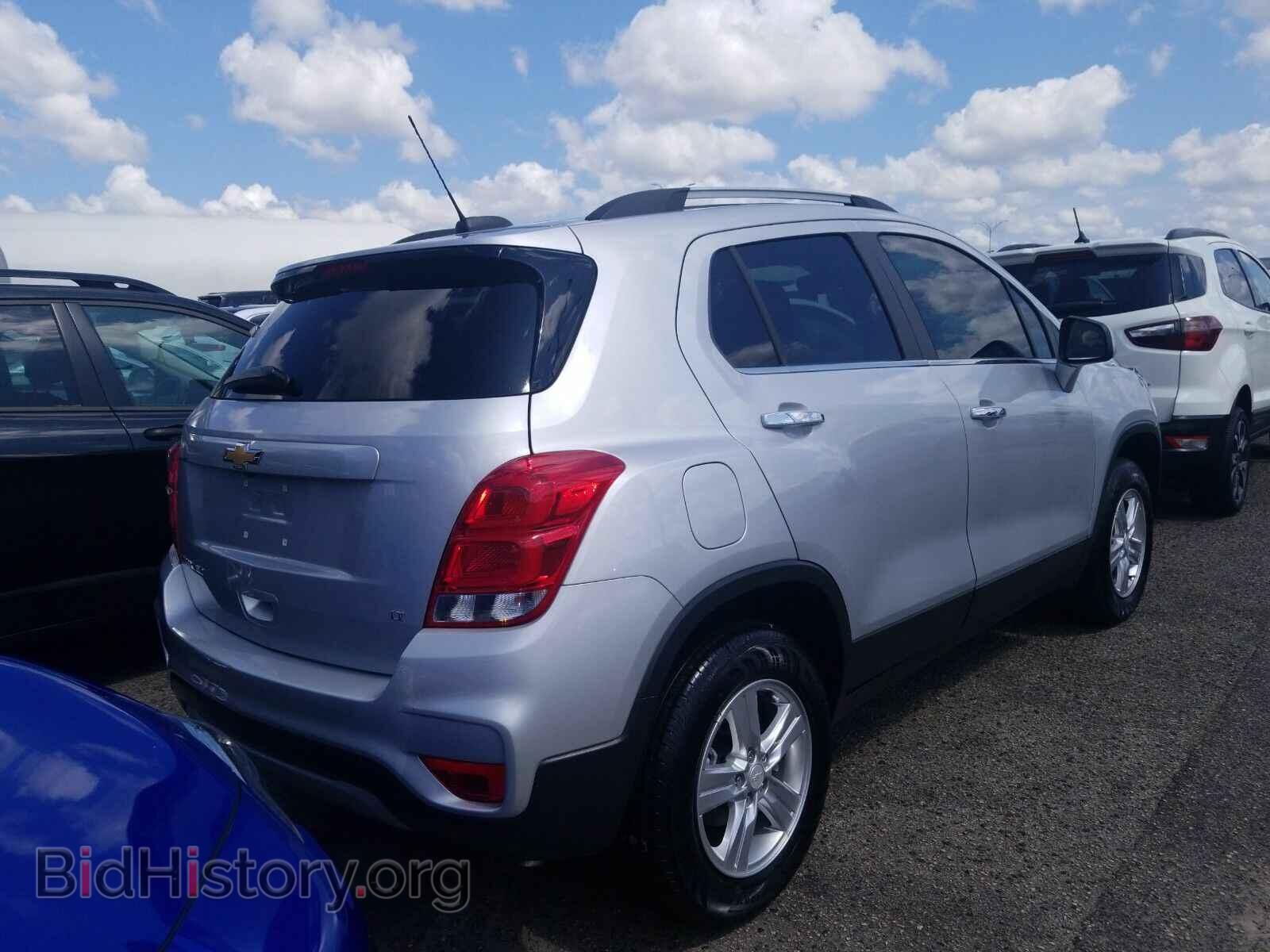 2019 Chevrolet Trax - VIN: 3GNCJPSB3KL155673 - Фото 2