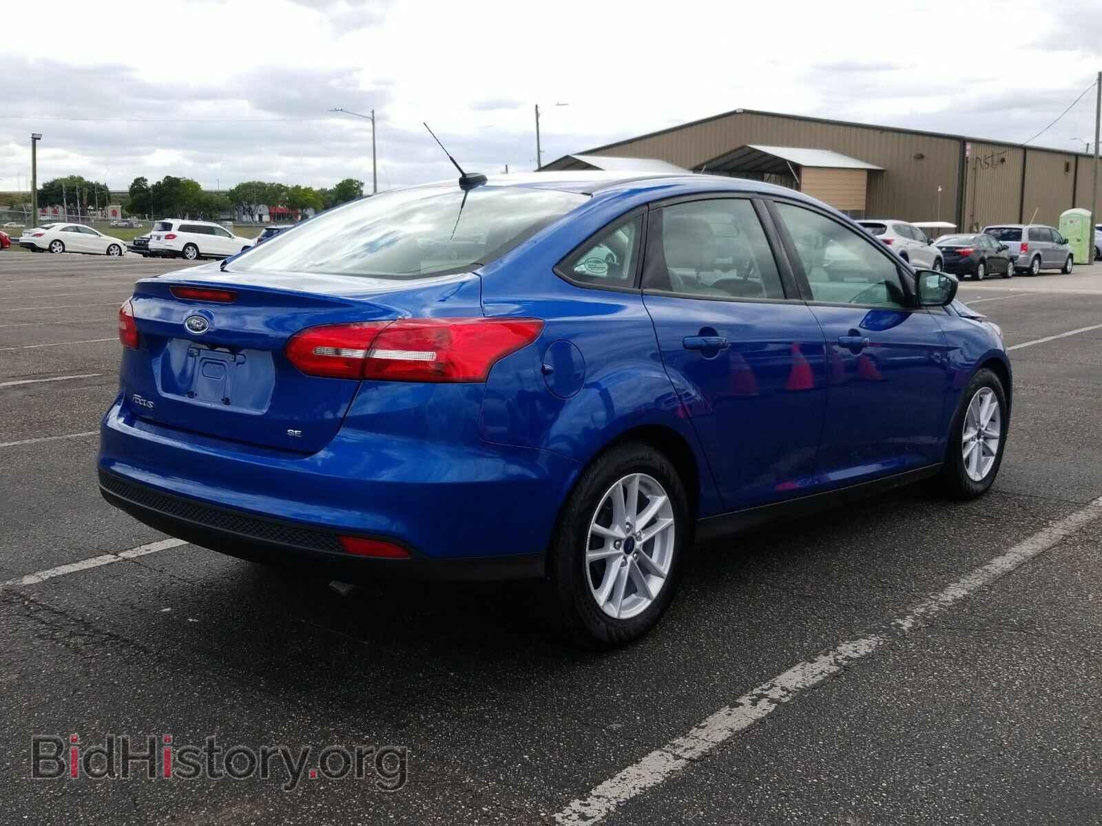 2018 Ford Focus - VIN: 1FADP3F24JL227303 - Фото 2