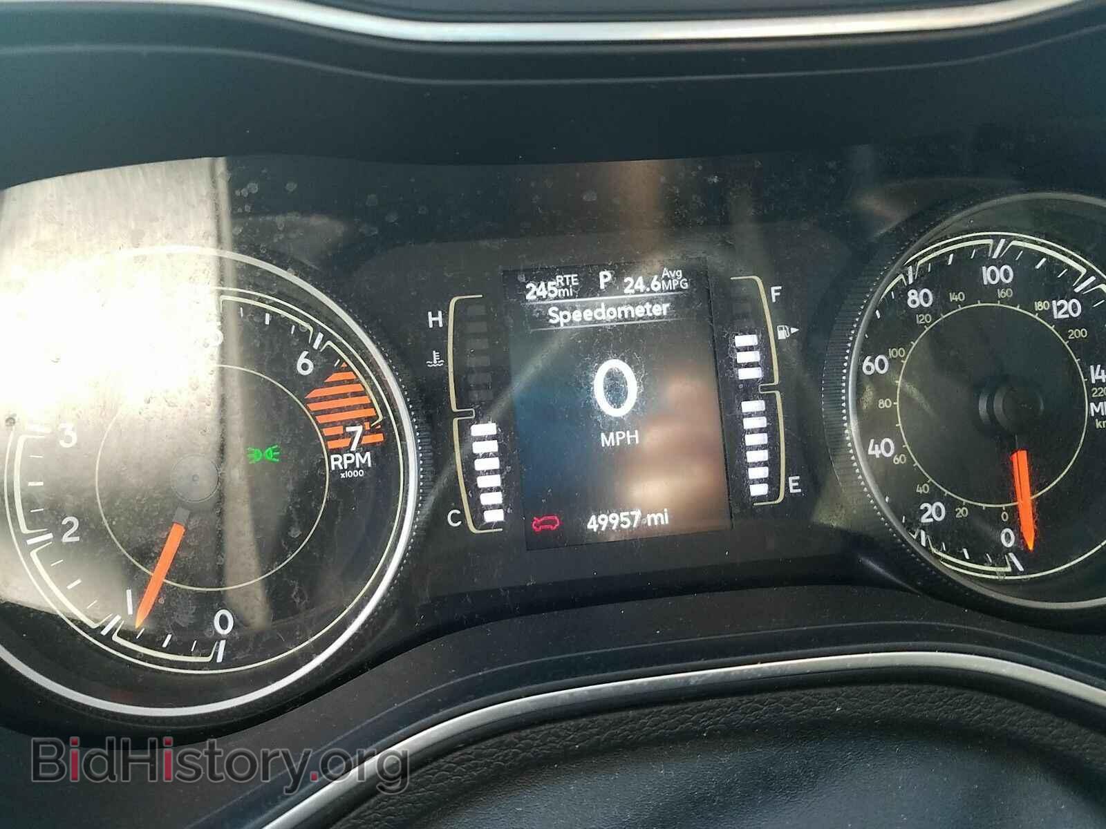 2019 Jeep Cherokee - VIN: 1C4PJLCB9KD205855 - Photo 5