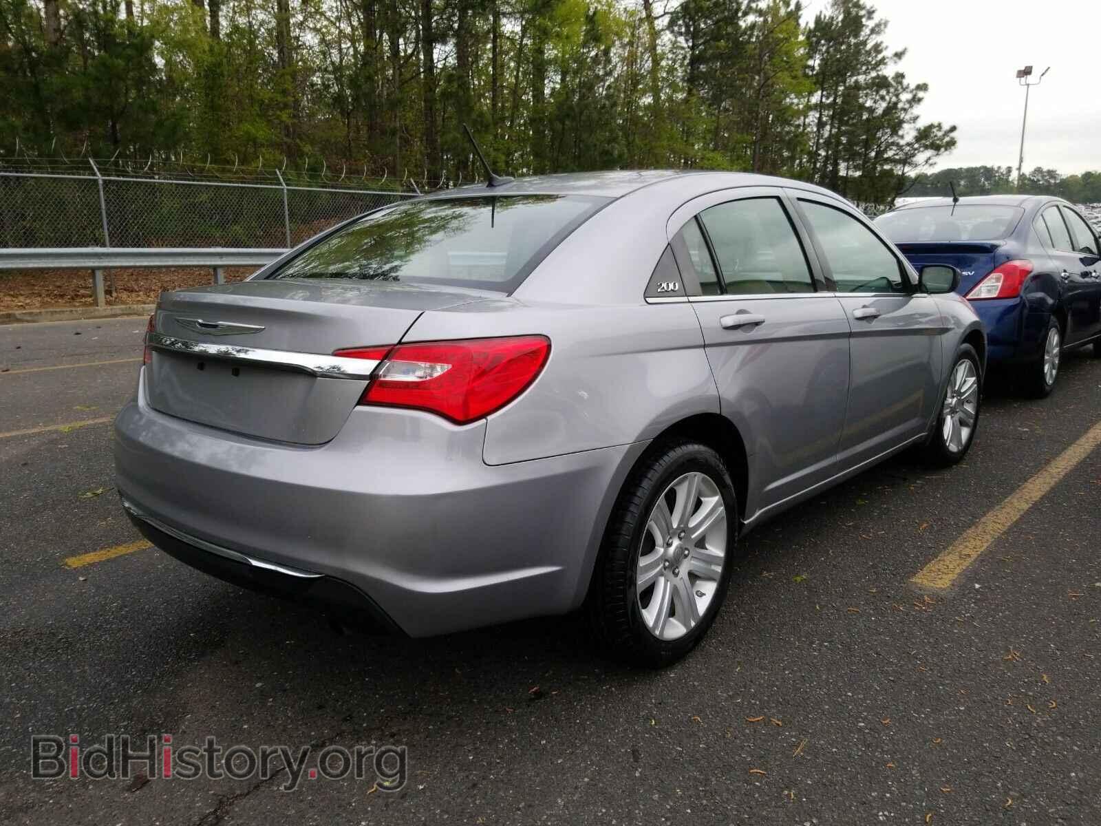 2013 Chrysler 200 - VIN: 1C3CCBBB5DN743989 - Фото 2