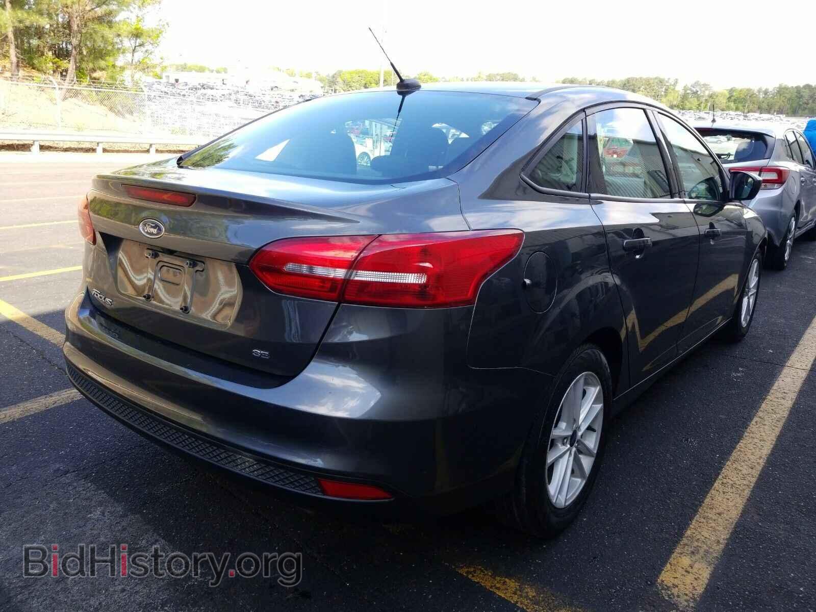 2018 Ford Focus - VIN: 1FADP3F24JL265159 - Фото 2