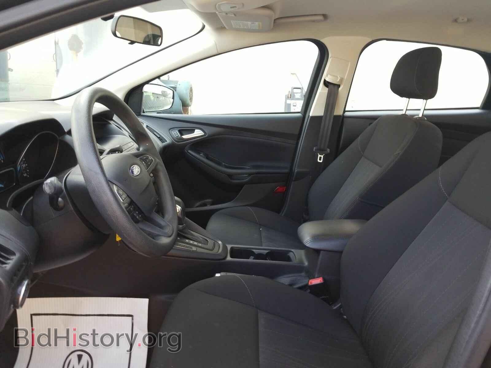 2018 Ford Focus - VIN: 1FADP3F24JL265159 - Фото 3