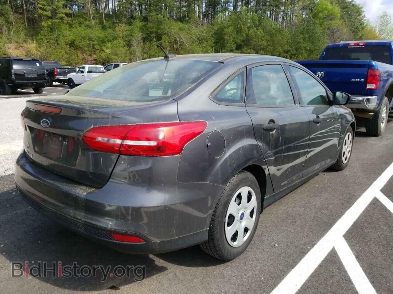 2017 Ford Focus - VIN: 1FADP3E22HL231944 - Фото 2