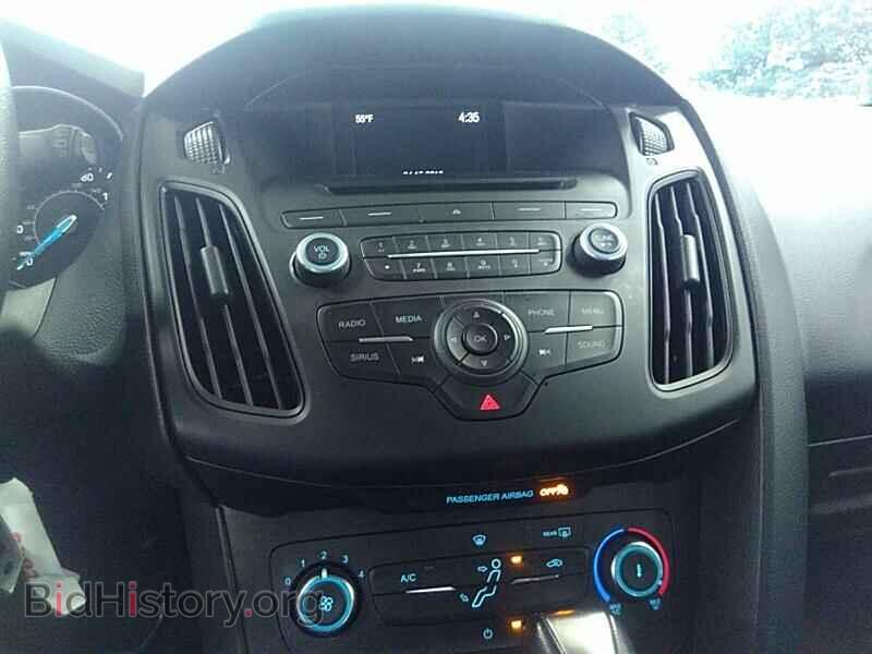 2016 Ford Focus - VIN: 1FADP3K28GL275983 - Photo 4