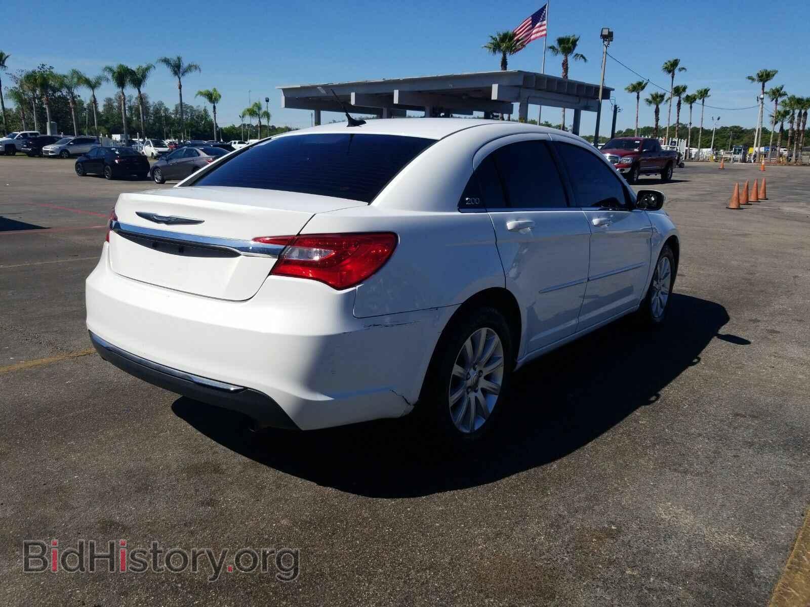 2013 Chrysler 200 - VIN: 1C3CCBBB3DN773072 - Фото 2