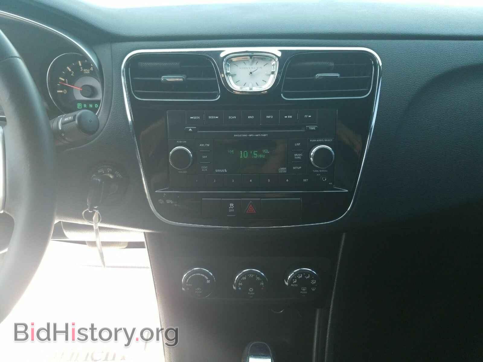 2013 Chrysler 200 - VIN: 1C3CCBBB3DN773072 - Фото 4