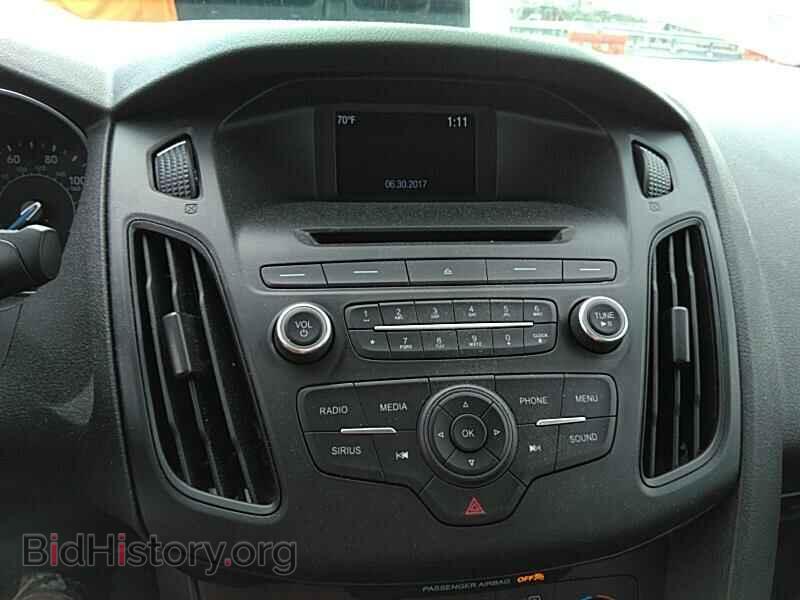2017 Ford Focus - VIN: 1FADP3F26HL227314 - Photo 4