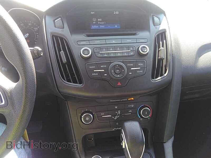 2017 Ford Focus - VIN: 1FADP3K20HL215729 - Photo 4