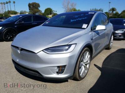 2017 Tesla MODEL X 90d AWD *LTD Avail*, серебристый — VIN 5YJXCBE26HF041421