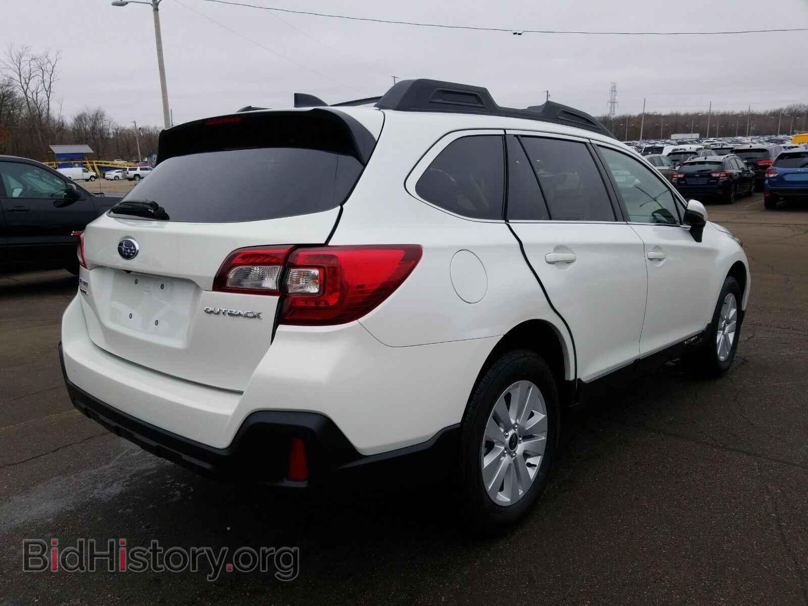 2019 Subaru Outback - VIN: 4S4BSAFC9K3373075 - Фото 2