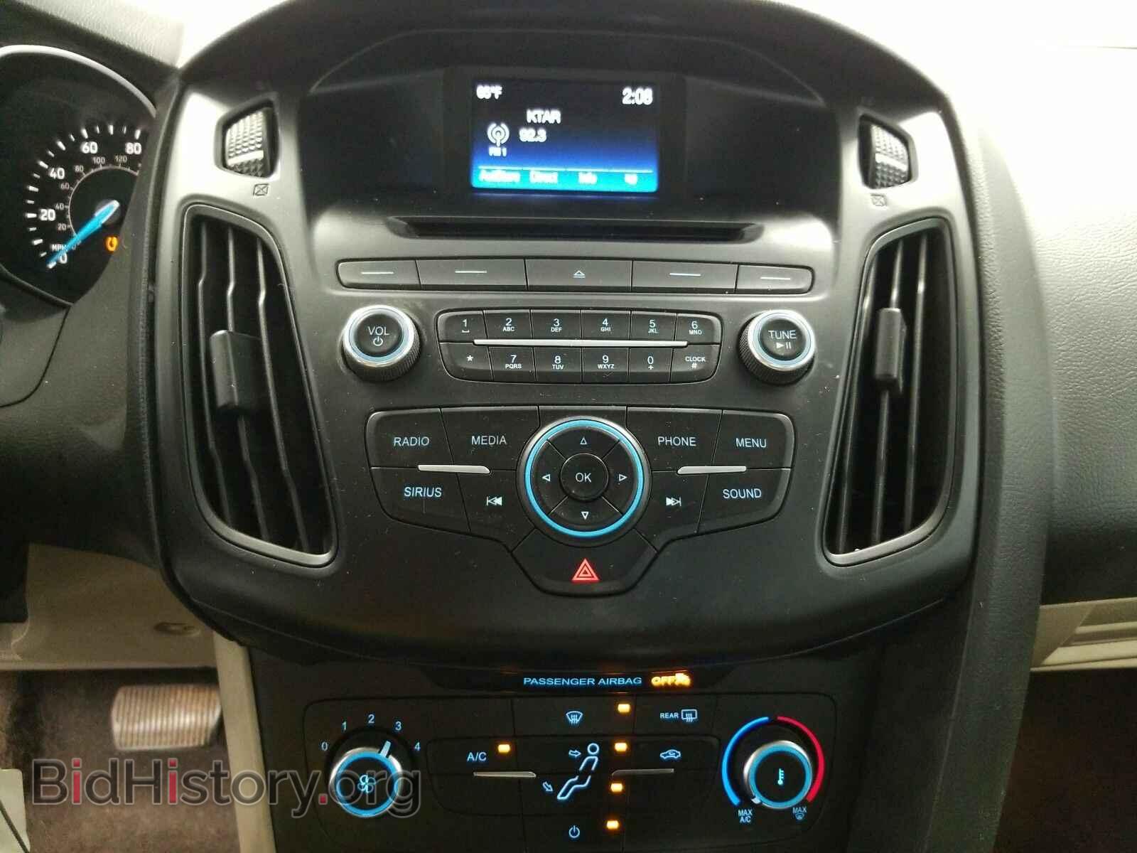 2016 Ford Focus - VIN: 1FADP3F23GL203602 - Photo 11