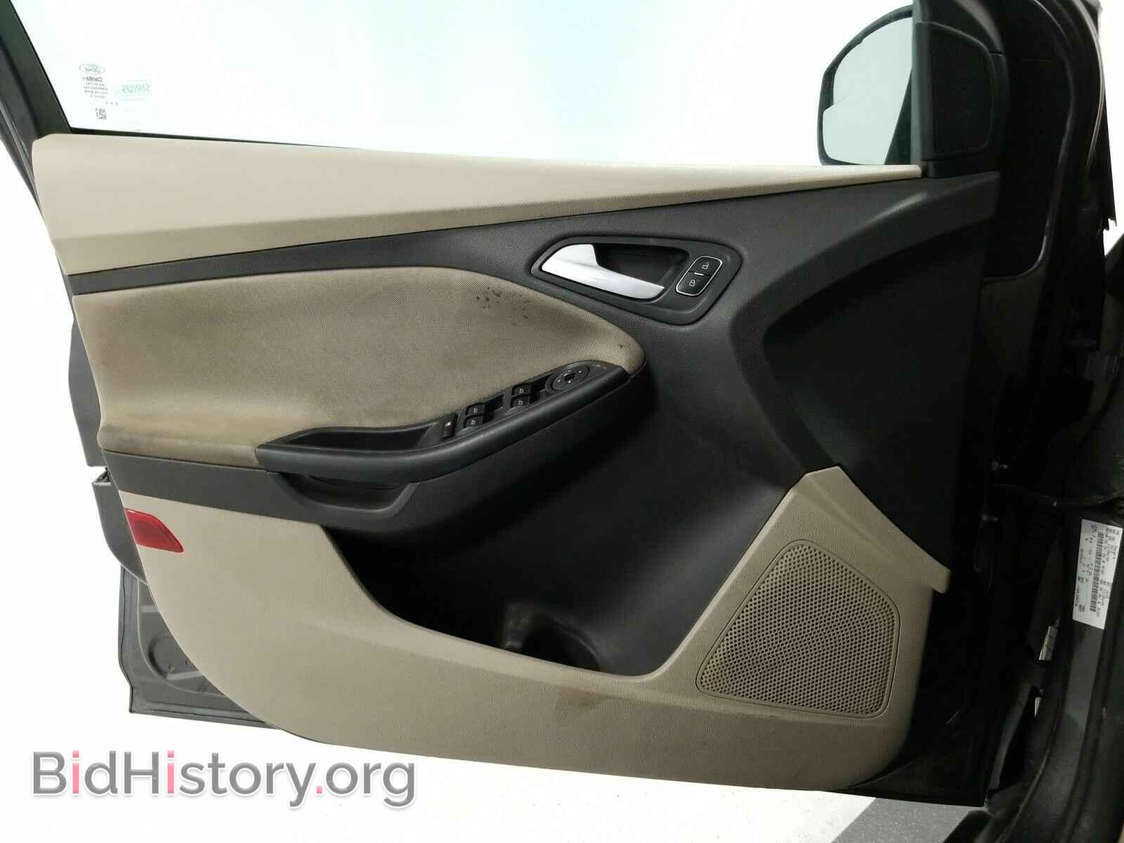 2016 Ford Focus - VIN: 1FADP3F23GL203602 - Photo 9