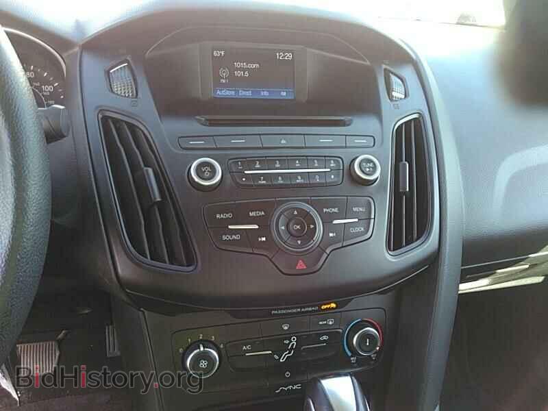 2016 Ford Focus - VIN: 1FADP3F29GL294990 - Photo 4