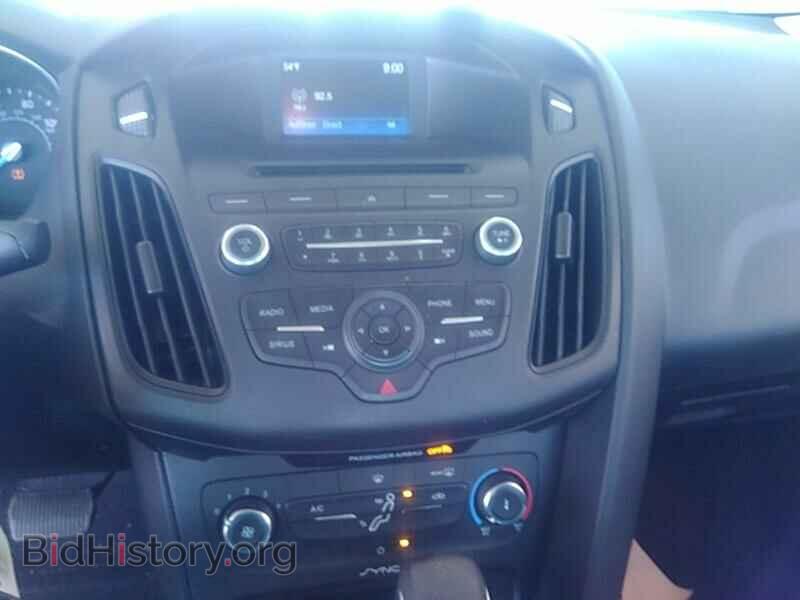2017 Ford Focus - VIN: 1FADP3F2XHL345821 - Photo 4