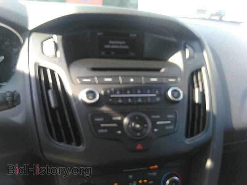 2017 Ford Focus - VIN: 1FADP3K2XHL251685 - Photo 4