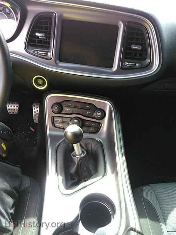 2016 Dodge Challenger - VIN: 2C3CDZBT8GH177614 - Photo 4