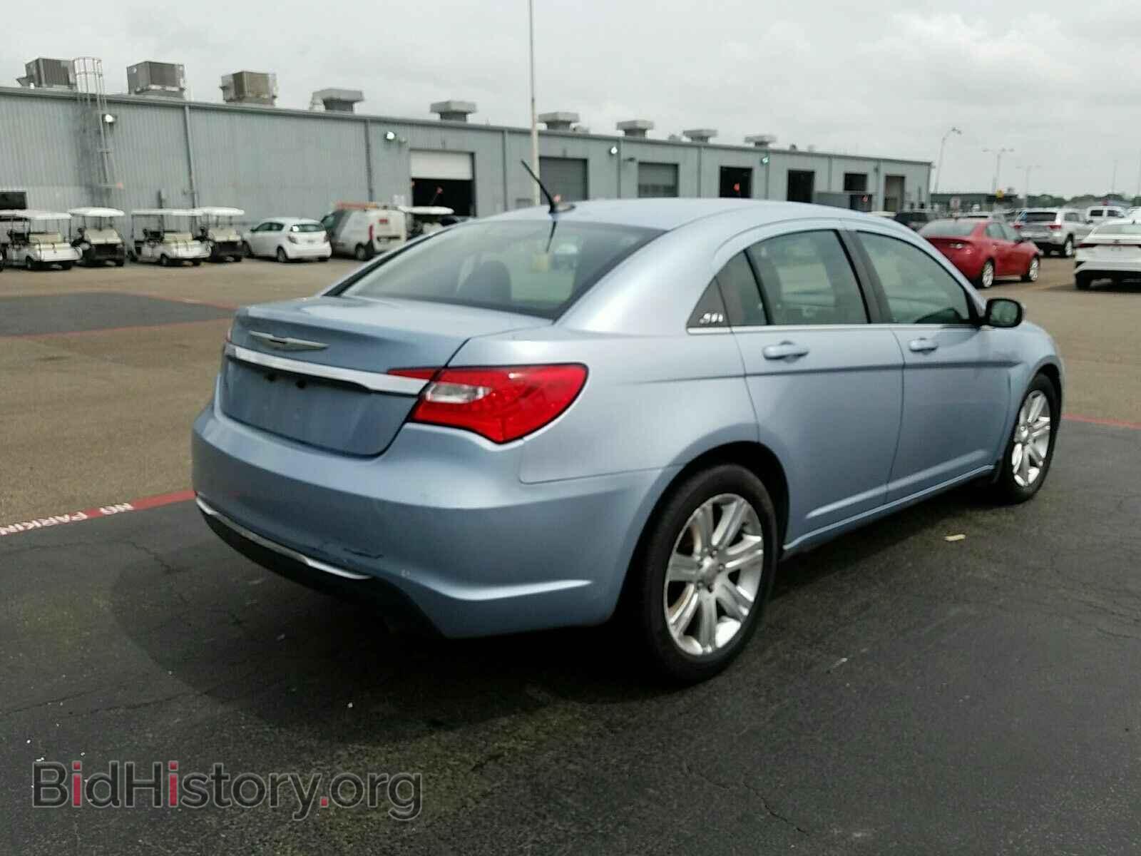 2013 Chrysler 200 - VIN: 1C3CCBAB0DN647690 - Фото 2