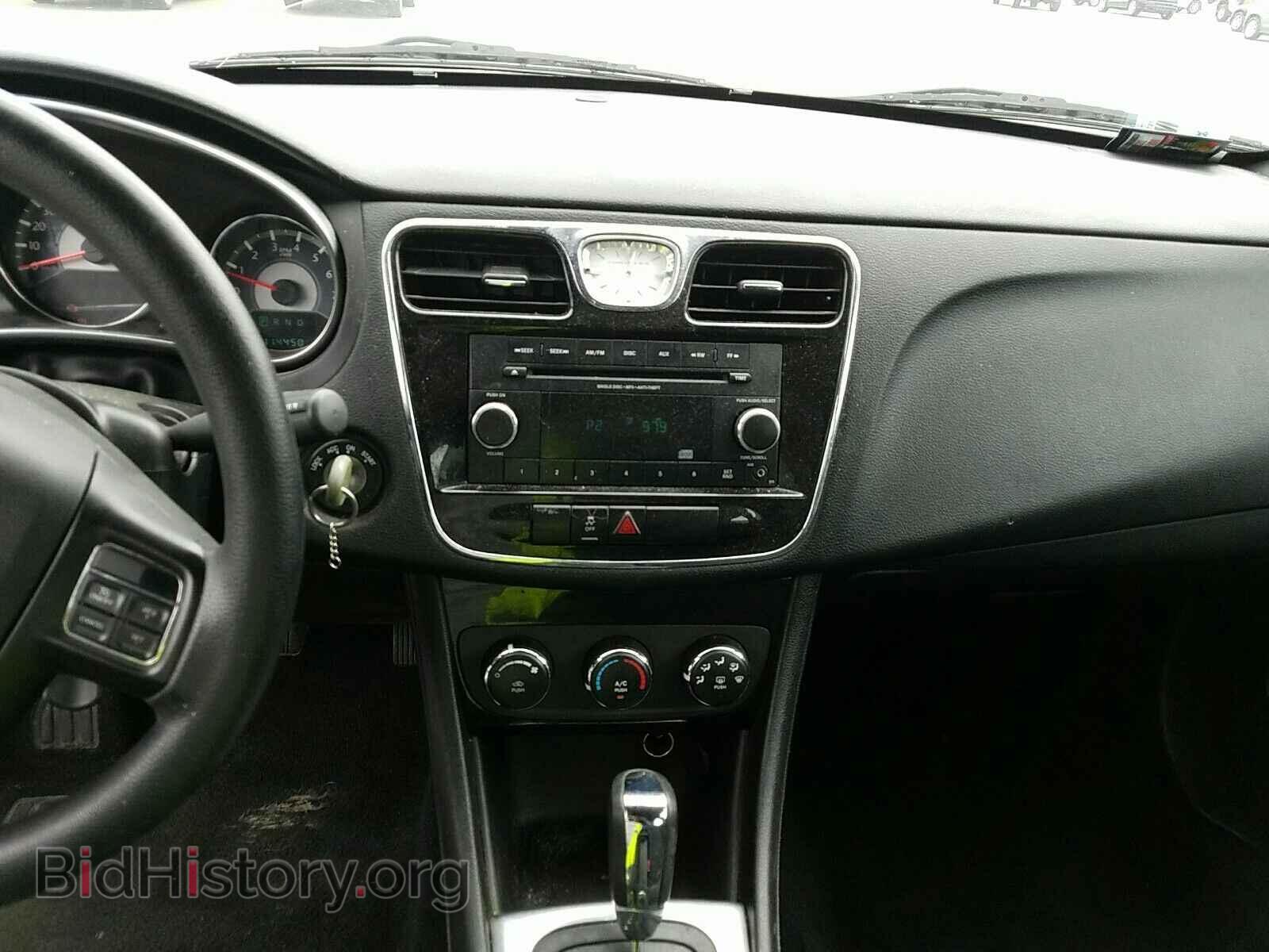 2013 Chrysler 200 - VIN: 1C3CCBAB0DN647690 - Фото 4