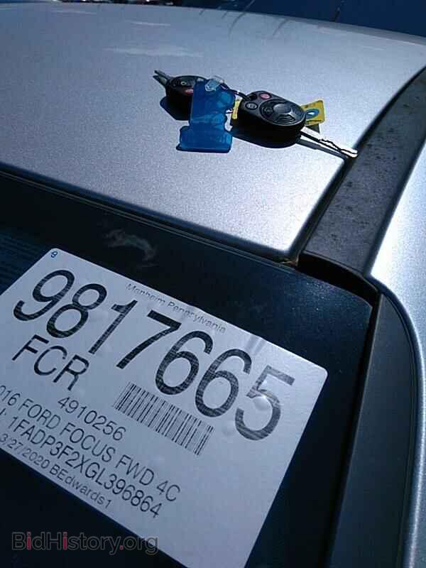 2016 Ford Focus - VIN: 1FADP3F2XGL396864 - Photo 8