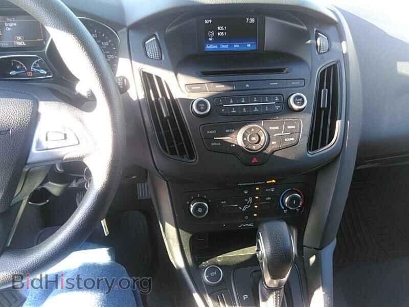 2017 Ford Focus - VIN: 1FADP3K24HL220741 - Photo 4