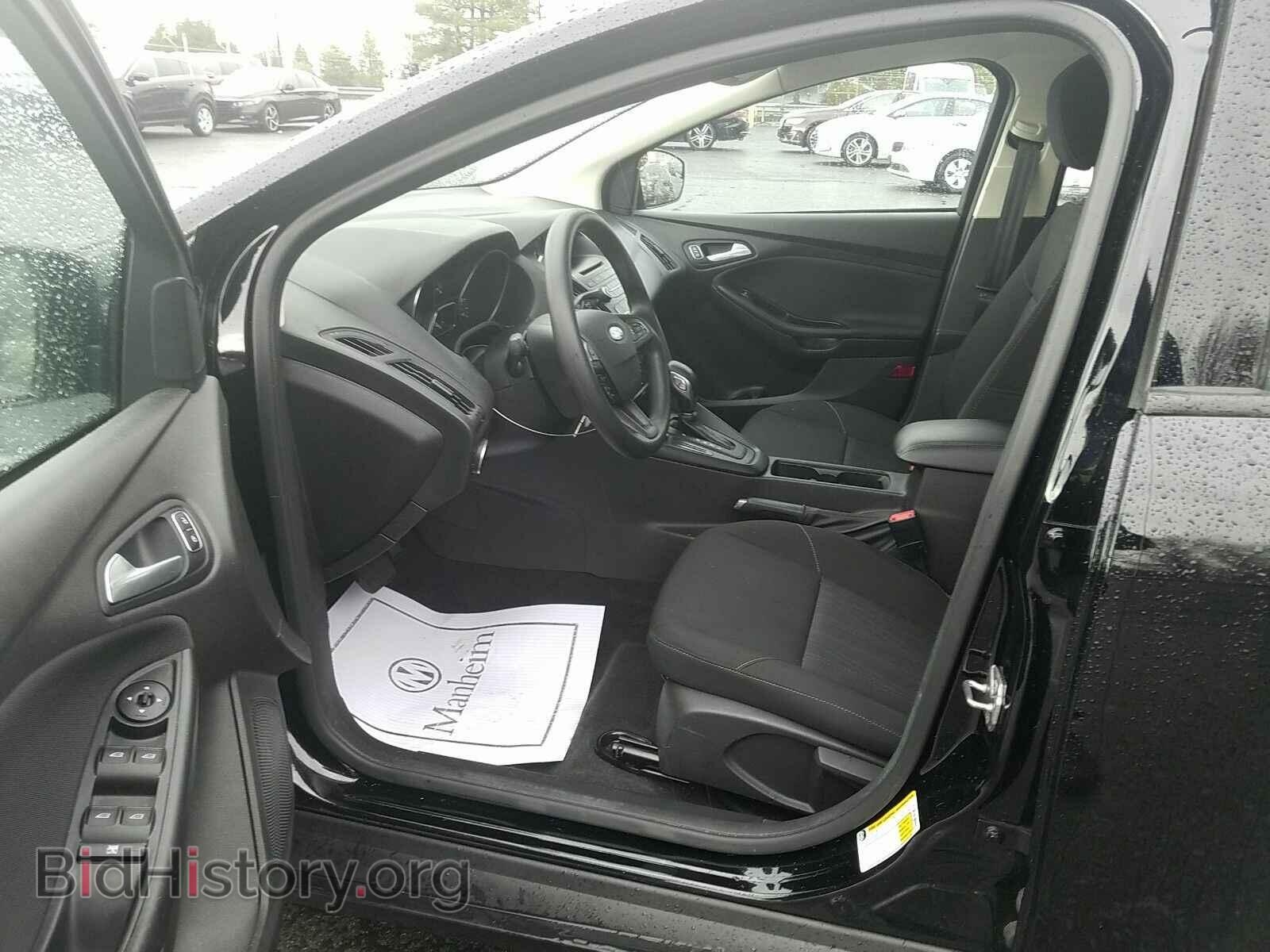 2017 Ford Focus - VIN: 1FADP3F28HL201295 - Фото 3