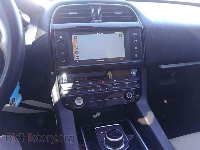 2017 Jaguar F-PACE - VIN: SADCS2BV1HA885590 - Фото 4