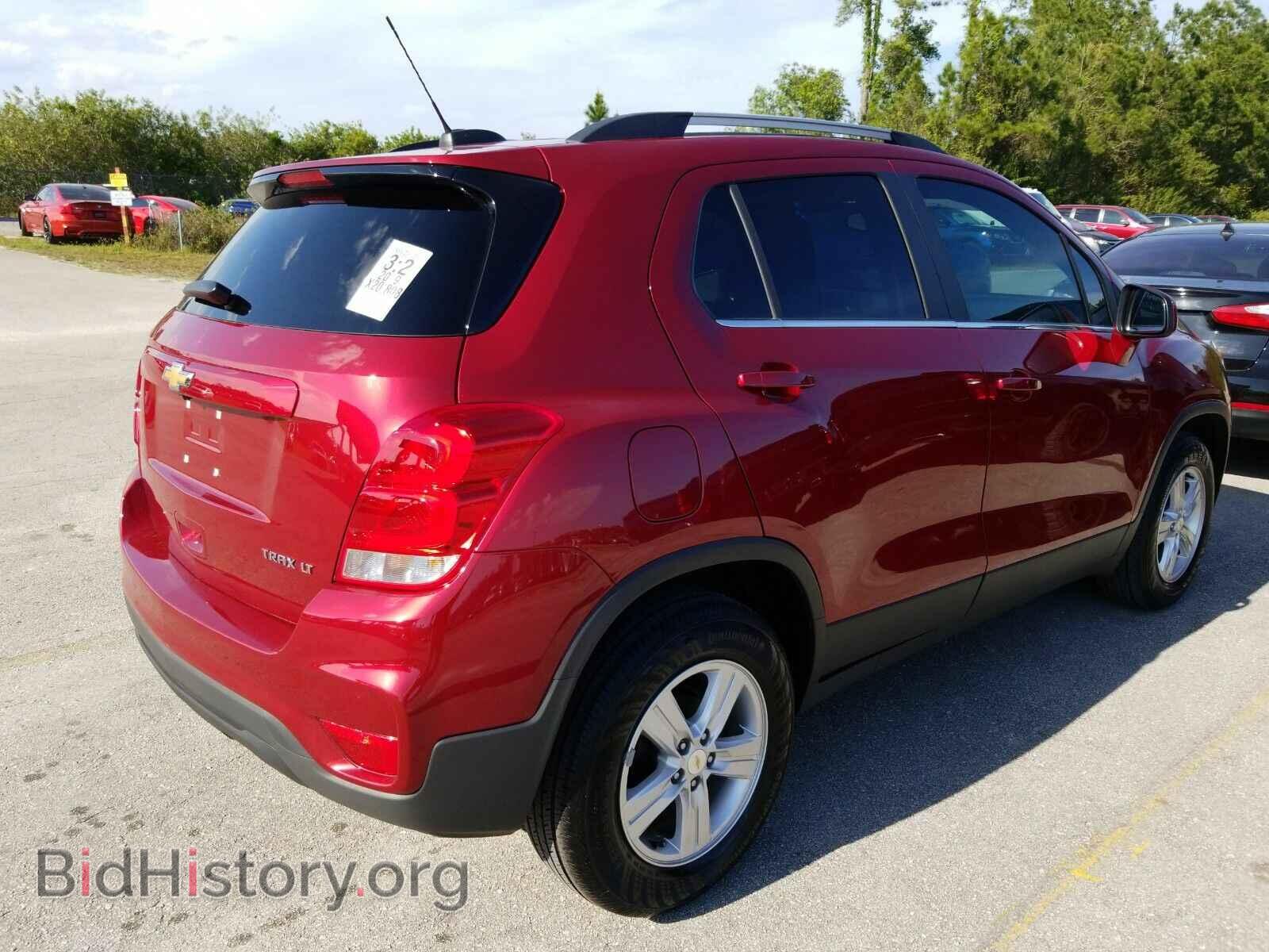 2019 Chevrolet Trax - VIN: 3GNCJLSB3KL379275 - Фото 2