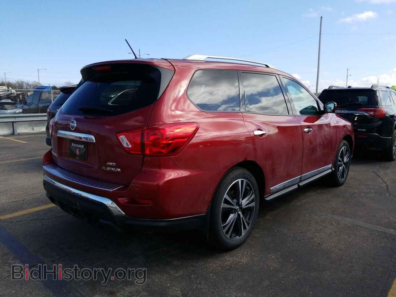 2017 Nissan Pathfinder - VIN: 5N1DR2MM2HC647070 - Фото 2