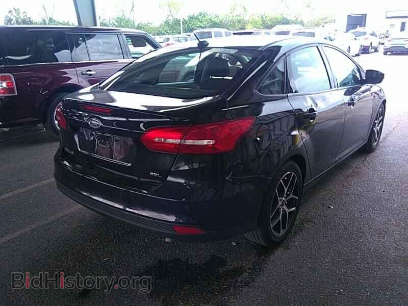 2017 Ford Focus - VIN: 1FADP3H2XHL337912 - Фото 2