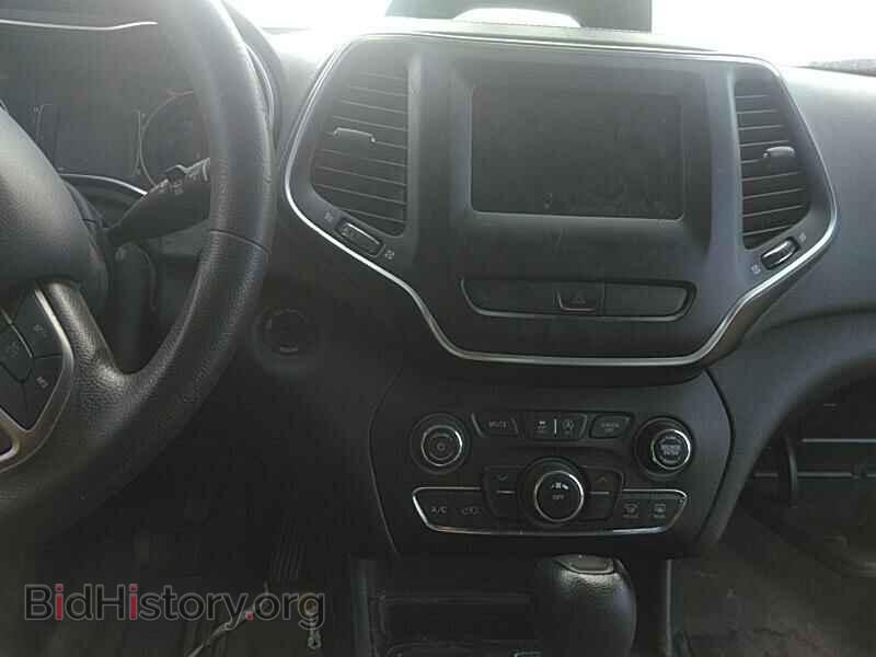 2019 Jeep Cherokee - VIN: 1C4PJLCB1KD290366 - Фото 4