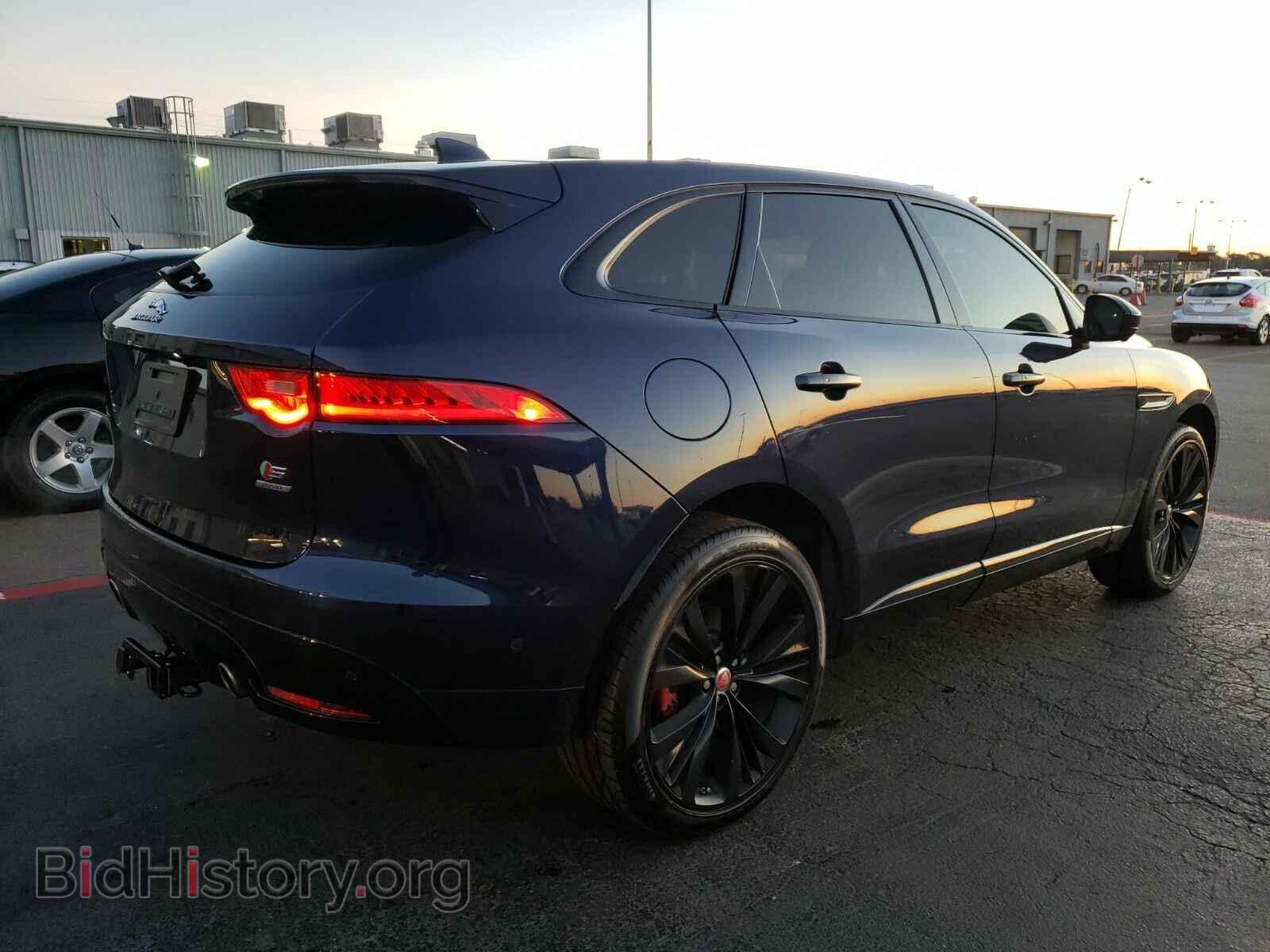 2017 Jaguar F-PACE - VIN: SADCM2BV4HA077681 - Фото 2